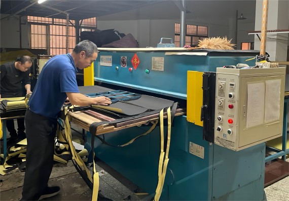 Self Adhesive Natural Rubber SBR Cutting 